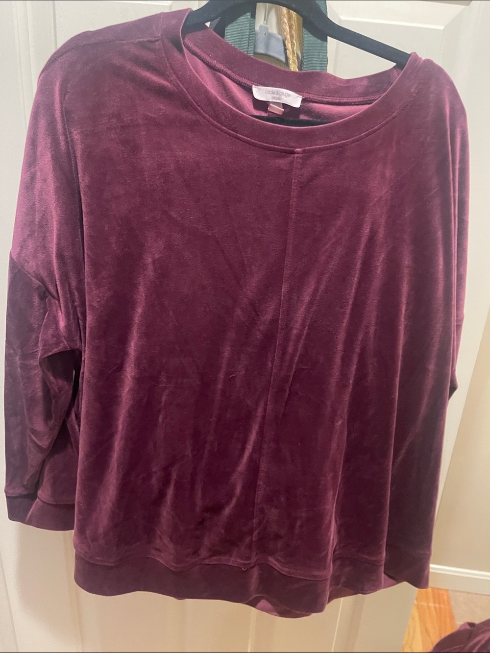 Cable & Gauge Velvet Crewneck Sweatshirt - Plum